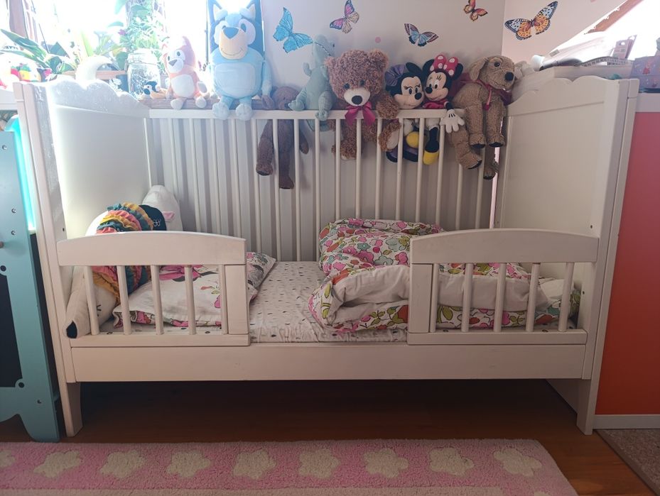 Białe łóżeczko niemowlęce,dziecięce Ikea HENSVIK z materacem pościelą