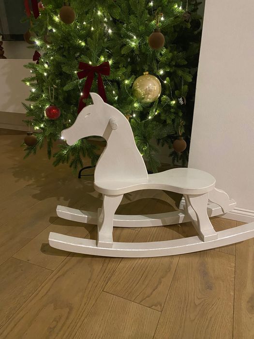 Kon na biegunach drewniany duży biały bujaczek