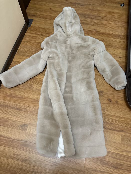 Шубка жіноча.