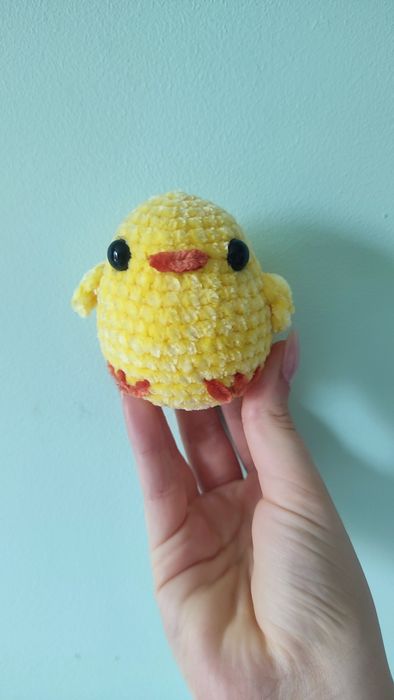 Kurczaczek wielkanocny szyty ręcznie amigurumi