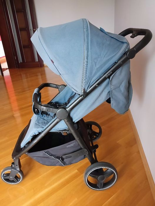 Прогулянкова коляска Carrello Bravo