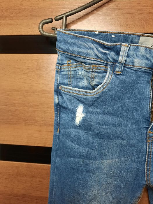 Різні жіночі джинси