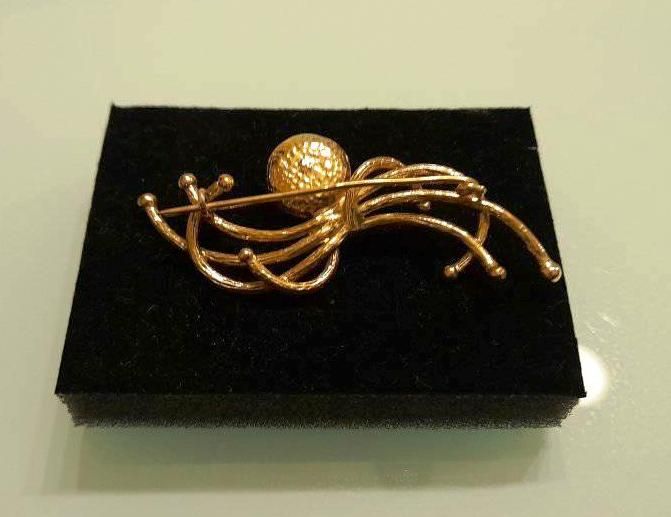 Alfinete/ pregadeira - prata dourada com banho de ouro