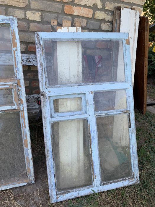 Вікна з деревʼяними рамами