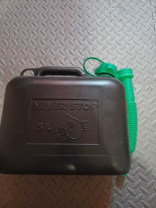 Jerricã / Bidão de Combustível Plástico preto (Com bocal flexível)