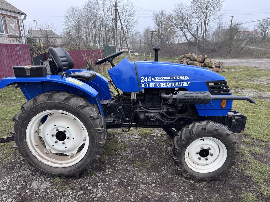 Трактор Донфенг 244