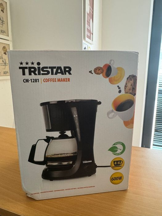 Cafeteira nova ainda na caixa