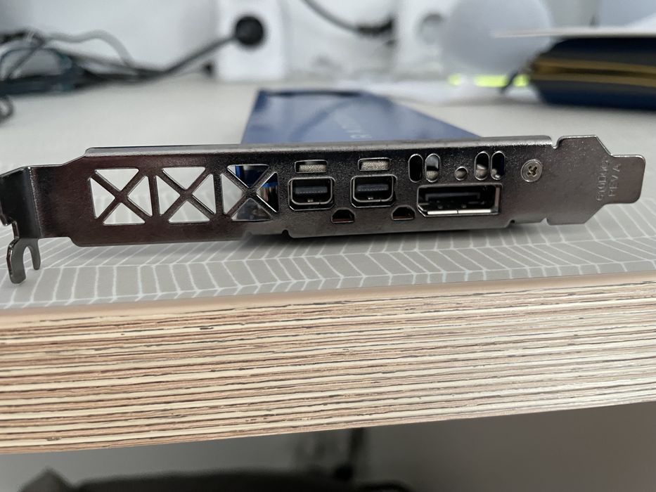 ATI Radeon Pro WX 2100