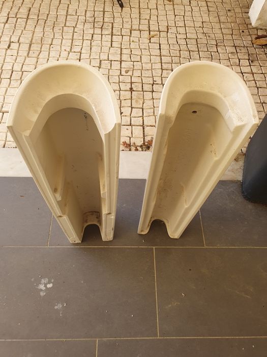 2 pés de lavatório branco, novos.