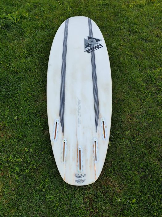 Tomo Hydroshort 5'7 shaped by Tomo (surfboard)