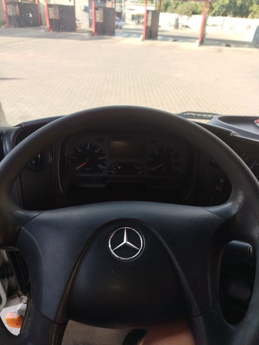 Mercedes-Benz Atego 818L