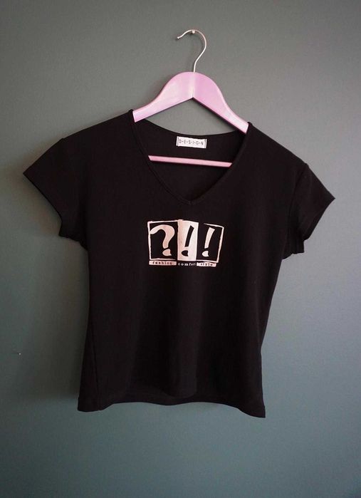 T-shirt czarny M 38 z dekoltem dekolt nadrukiem nadruk koszulka top