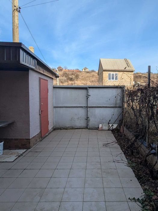 Двухэтажный дом в Каролино-Бугазе