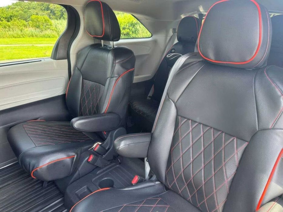 Toyota Sienna LE 8-Passenger      2024