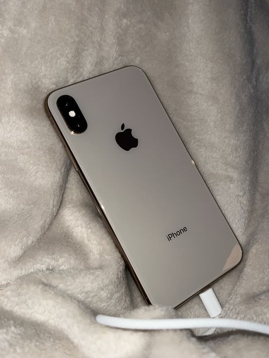 Продам iPhone Xs