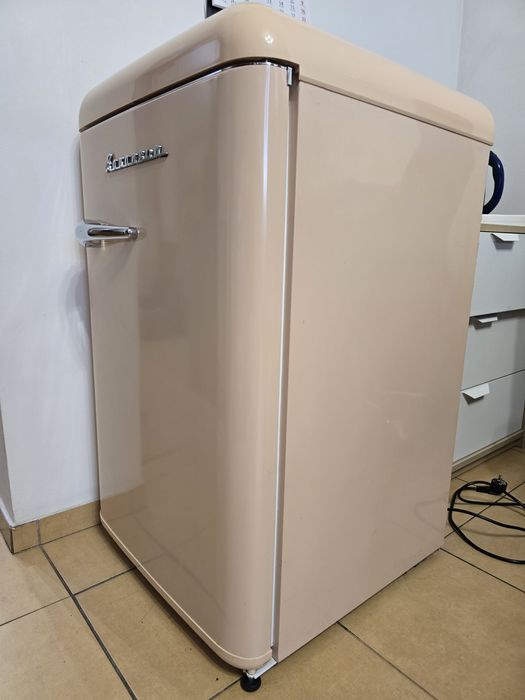 Mała lodówka retro pudrowy róż ravanson