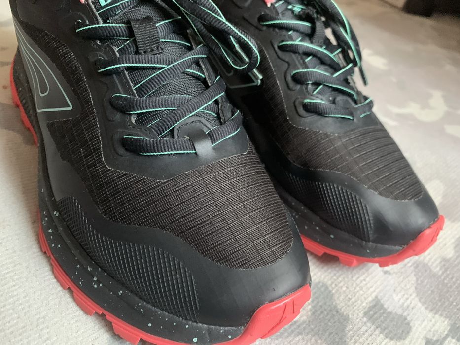 Стан новий.  женские кроссовки Karrimor Tempo 8 Trail Running Shoes в расцветке Black/Pink (черный с розовым и бирюзовыми элементами шнуровки