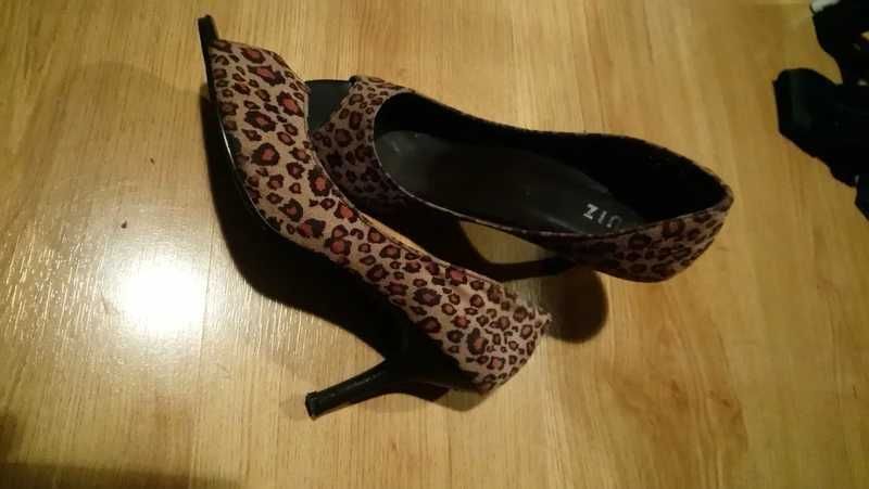 Buty na szpilce panterki