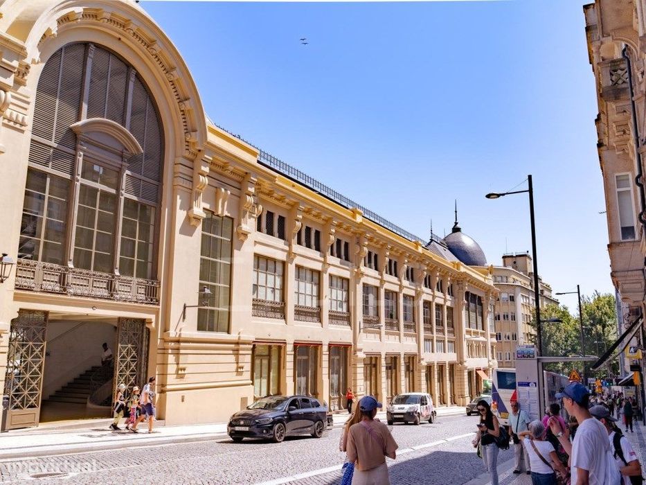 Apartamento T1, num novo empreendimento na Avenida do Aliados, no P...