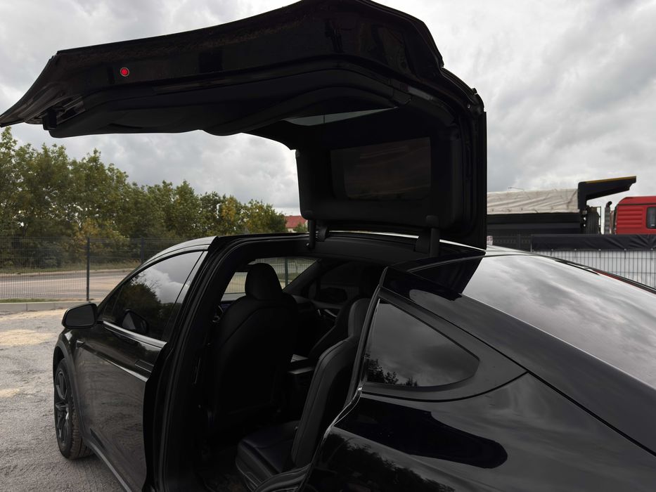 Tesla Model x 2020