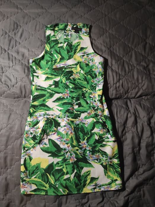 Sukienka kwiatowa z kieszeniami