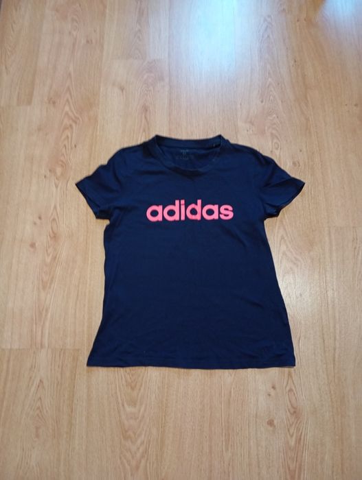 T-shirt damski adidas.