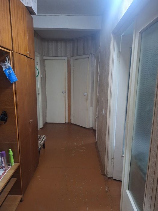 Продам трикімнатну  квартиру на Леваневського