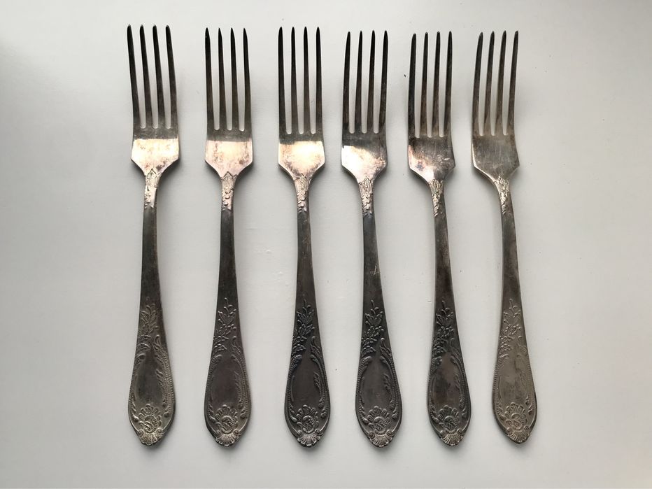 Набор столовых приборов из мельхиора