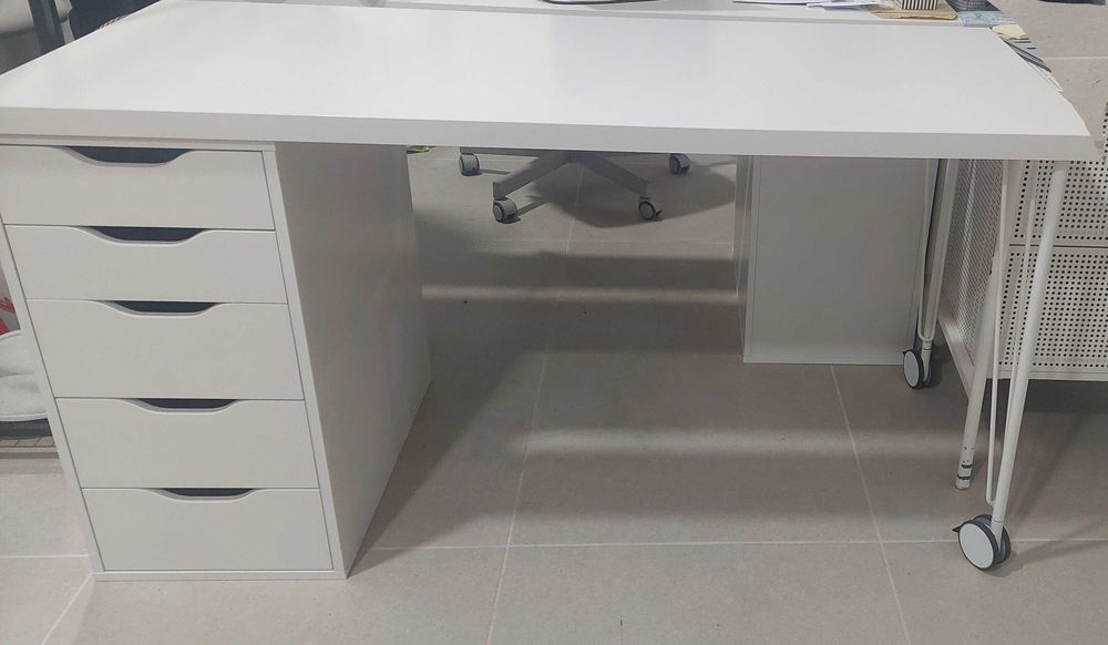 Secretária + Cadeira rotativa + HP All in One 22' (ou vendo separado)