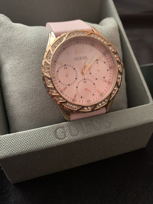 Годинник Guess