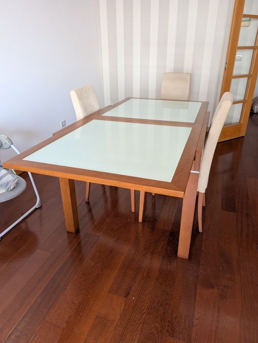 Mesa refeição e cadeiras