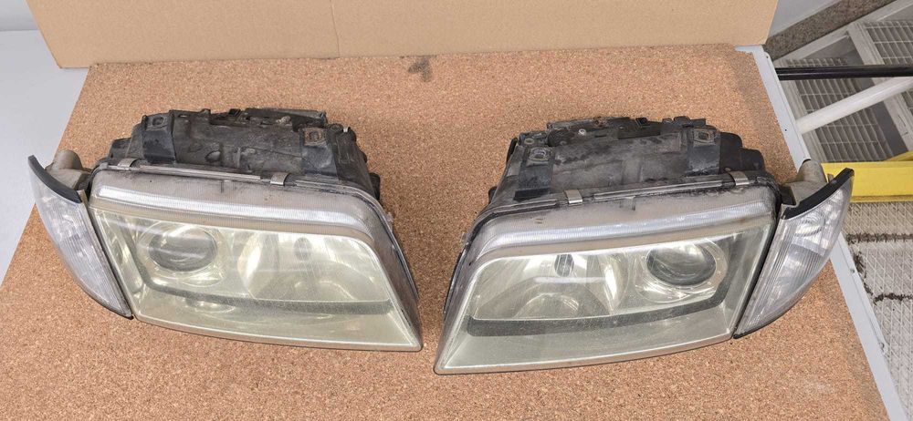 Óticas Audi A4/S4 B5 Xenon Originais (Par Completo)
