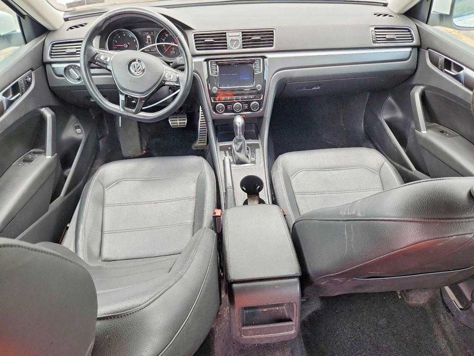 2017 Volkswagen PASSAT R-LINE