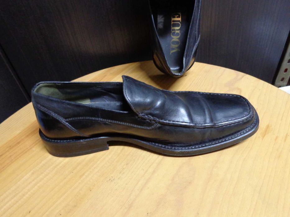 Sapatos de pele preta