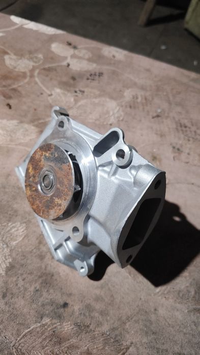 Помпа новая мазда 323 мотор 1.3