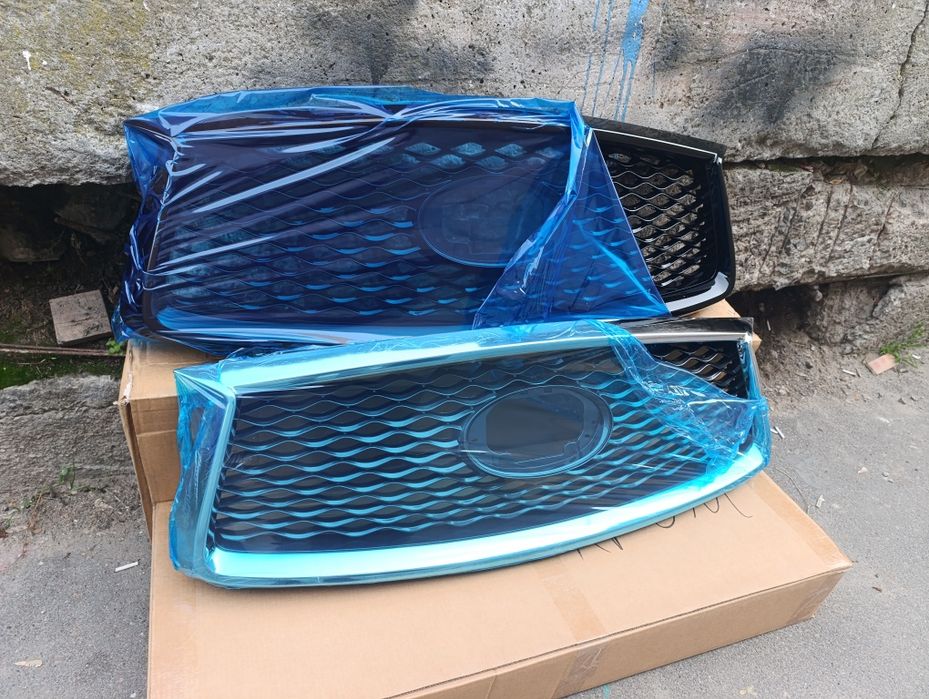 Решетка радиатора QX50 черна хром гриль