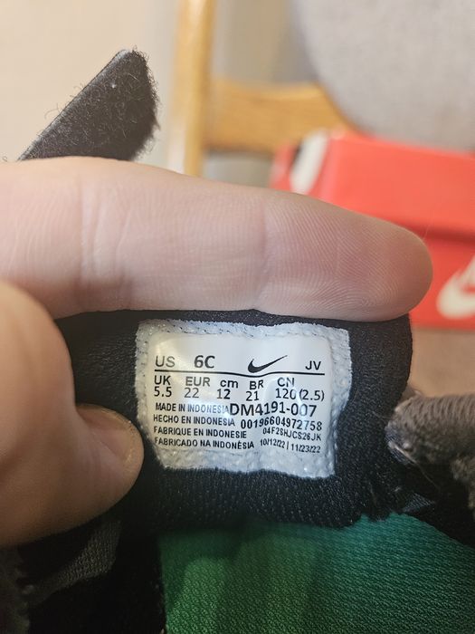 Продам дитячі кросівки Nike