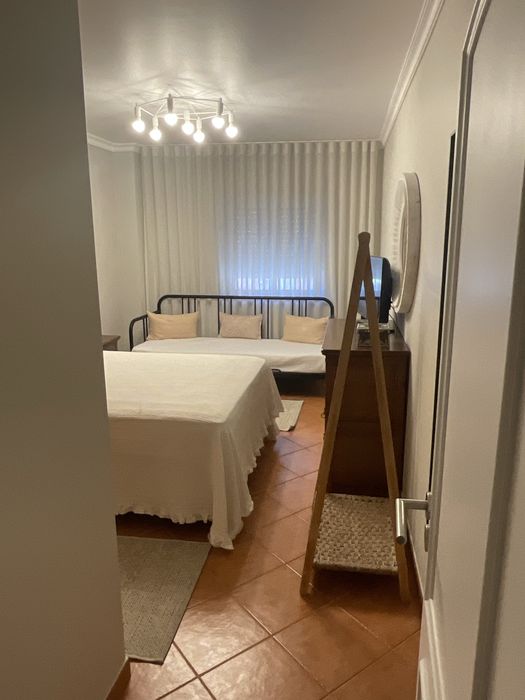T1 com garagem e piscina para arrendamento anual