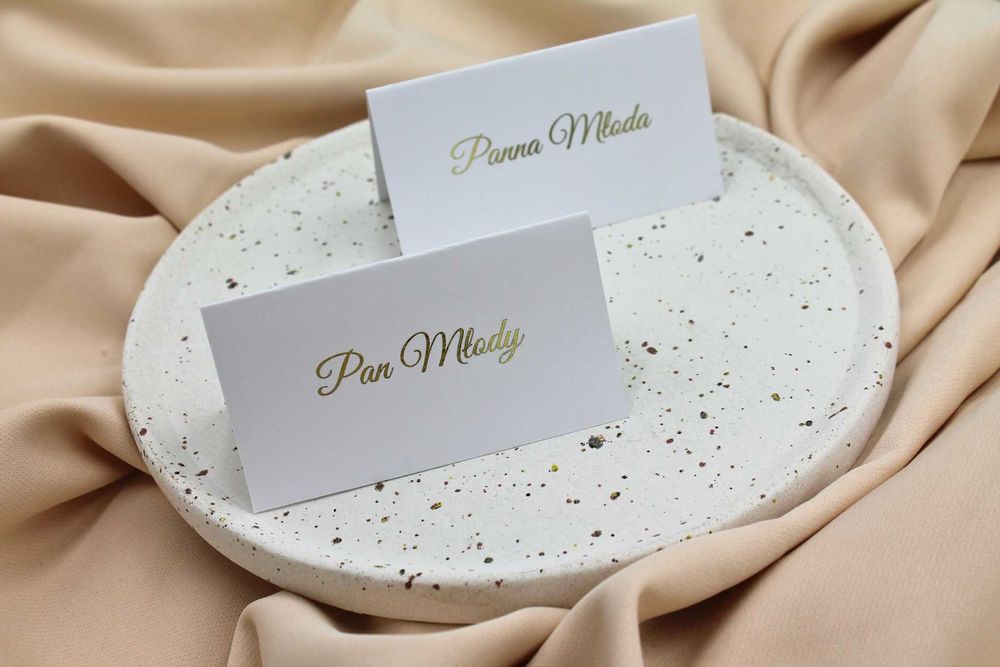 Winietki ślubne minimalistyczne klasyczna biel złote napisy