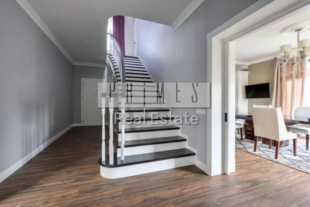 Продаж сучасного котеджу, з терасою та басейном, Романків