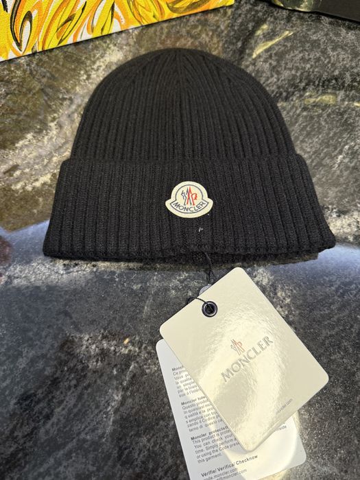 Шапка Moncler чорного кольору