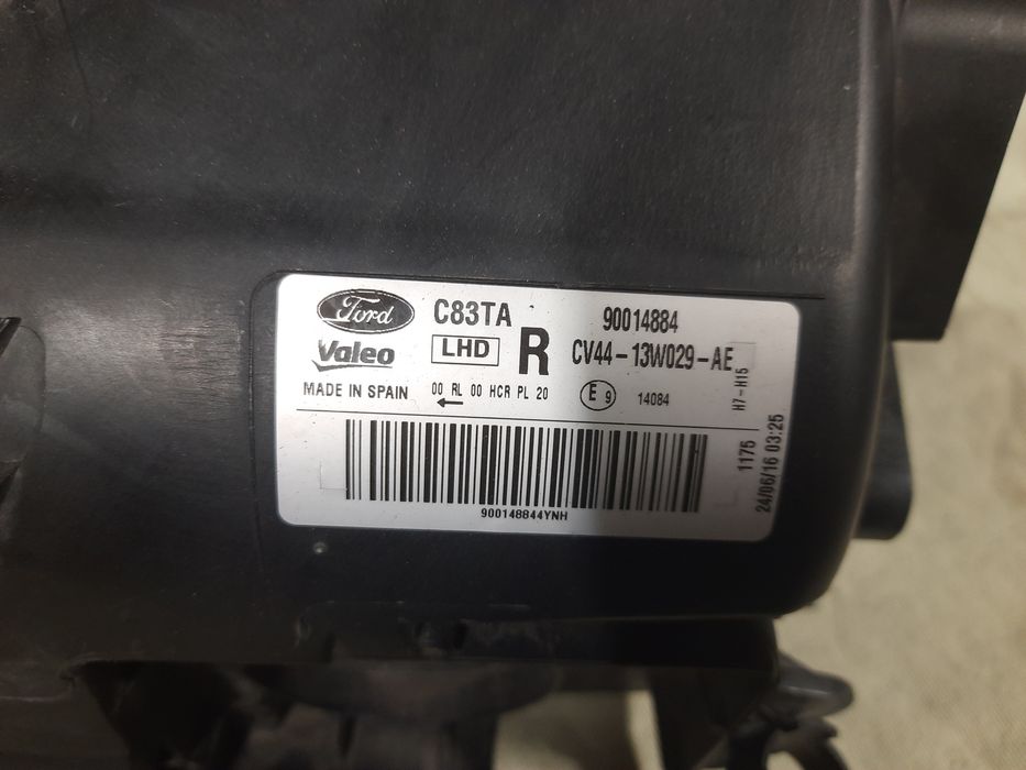 Ford kuga 16r Lampa Prawa Przod Uszkodzona
