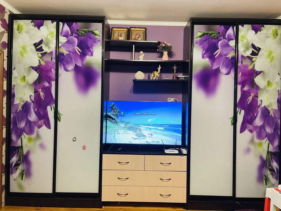 Продається  квартира в приватному будинку одноповерховому є генератор)