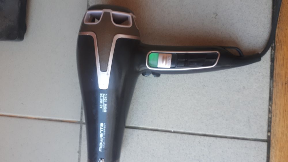 Продам фен Rowenta