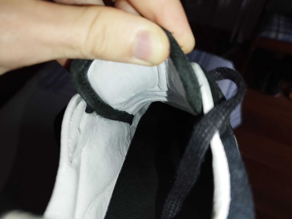 Sapatilhas em Pele (Marca - Vibram) (Tam 41)