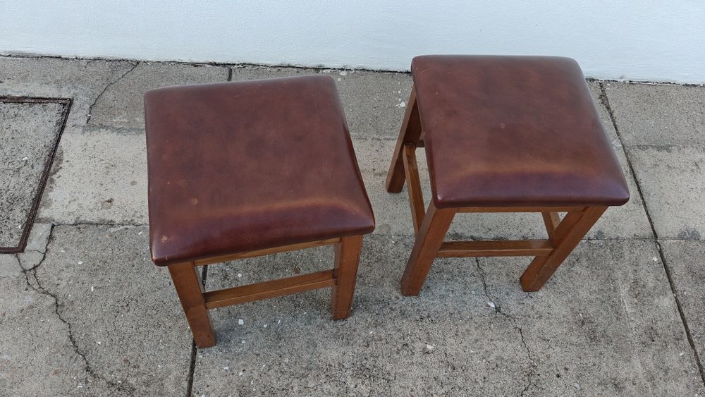 Cadeiras de madeira maciça