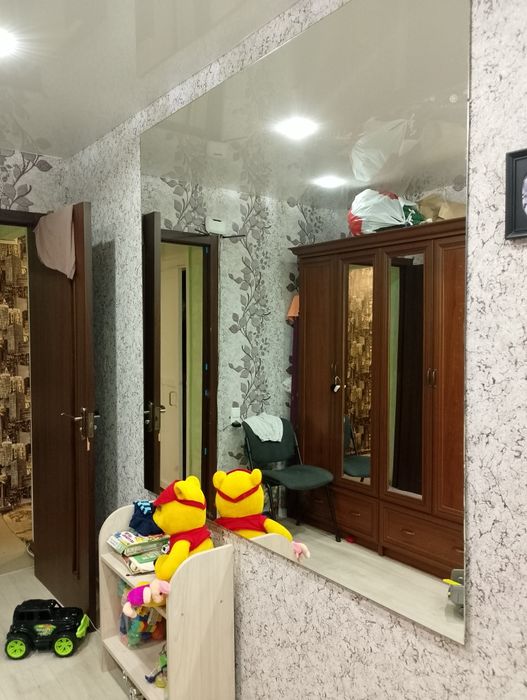 Продам зеркало настенное большое