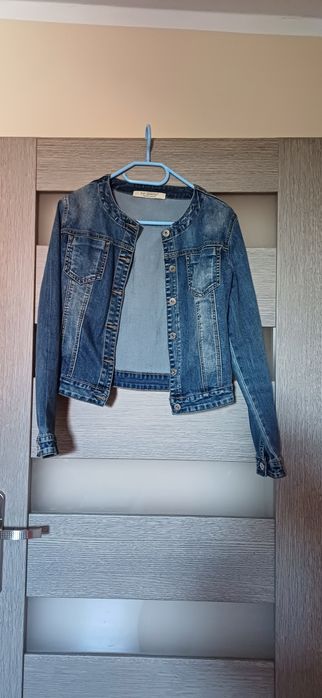 Kurtka dzinsowa modna