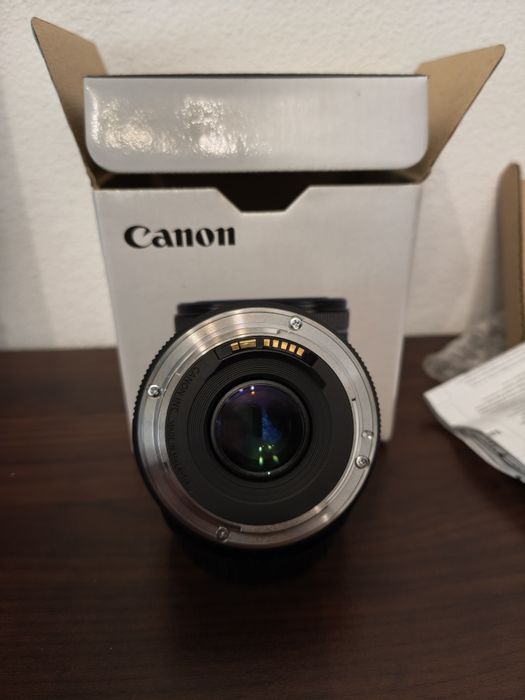 Canon EF 50mm f/1.8 STM – Caixa e documentação