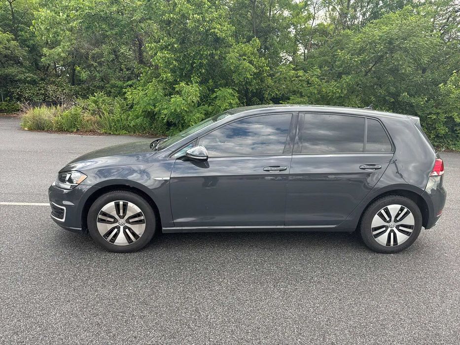 Volkswagen e-Golf SE      2019